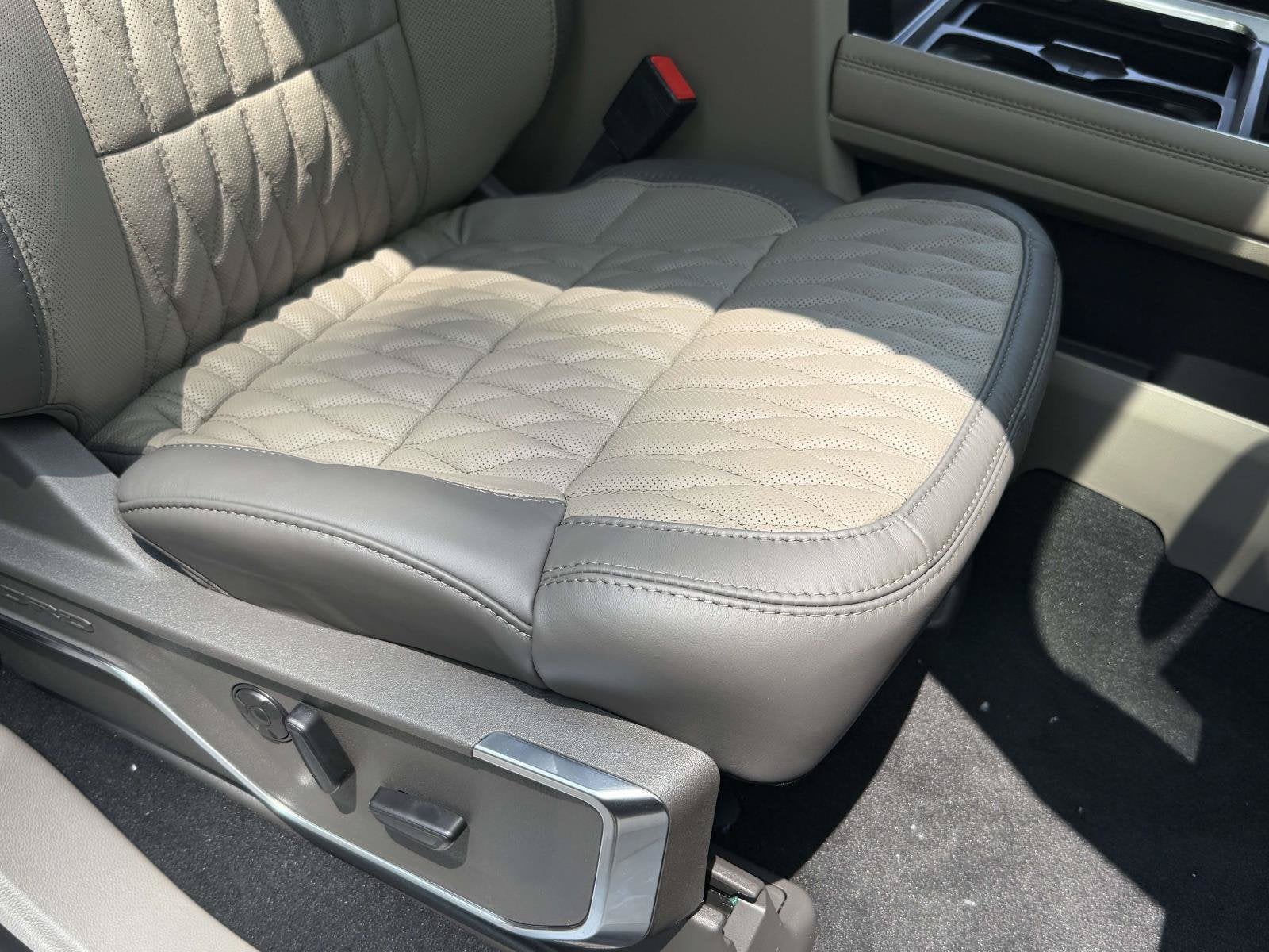 2026 Ford Super Duty F-350 SRW Platinum
