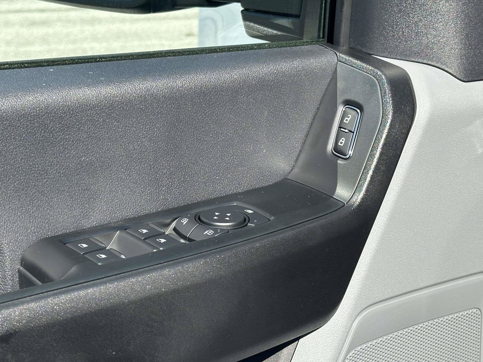 2027 Ford Super Duty F-350 DRW XL