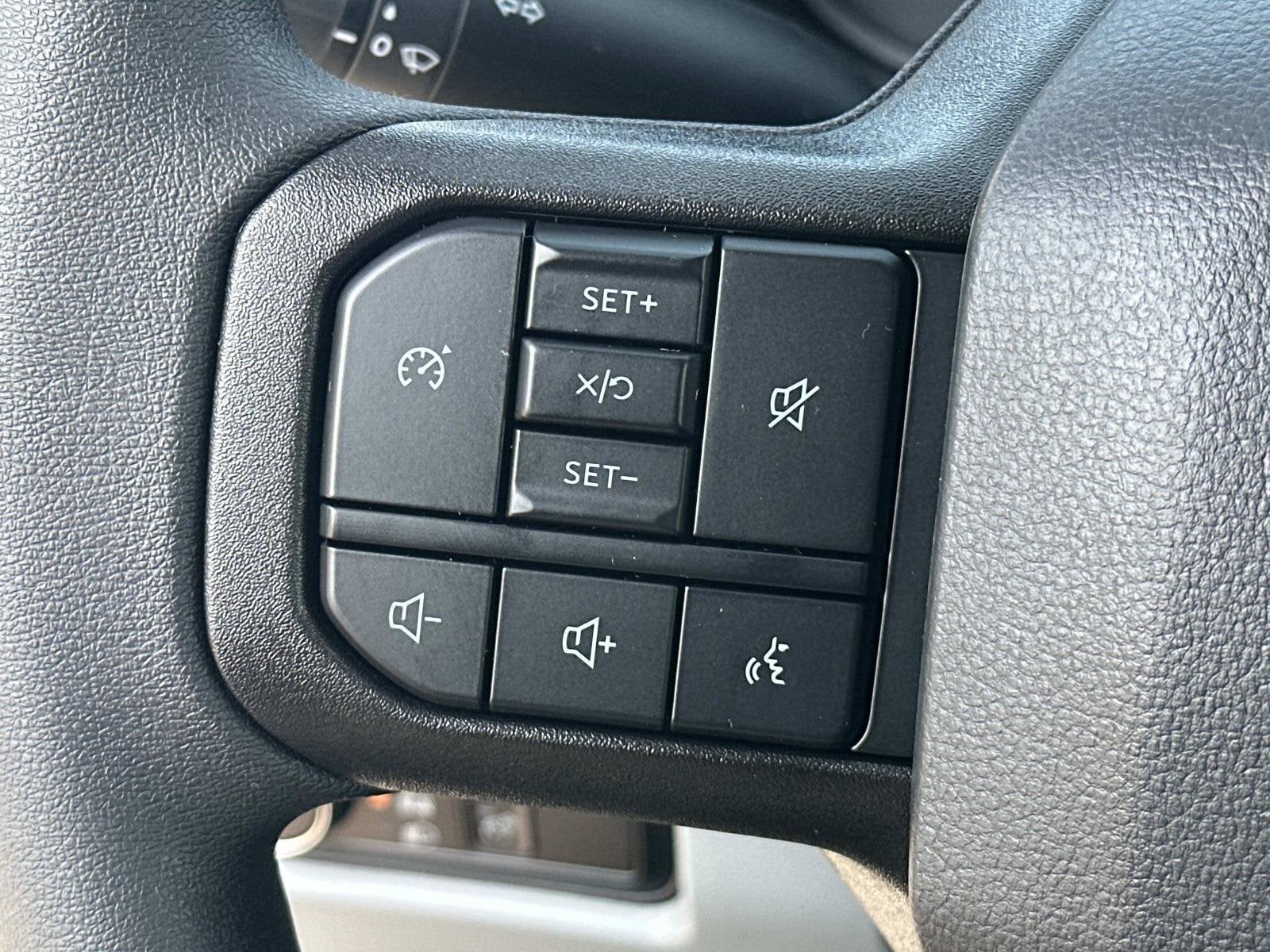2027 Ford Super Duty F-350 DRW XL