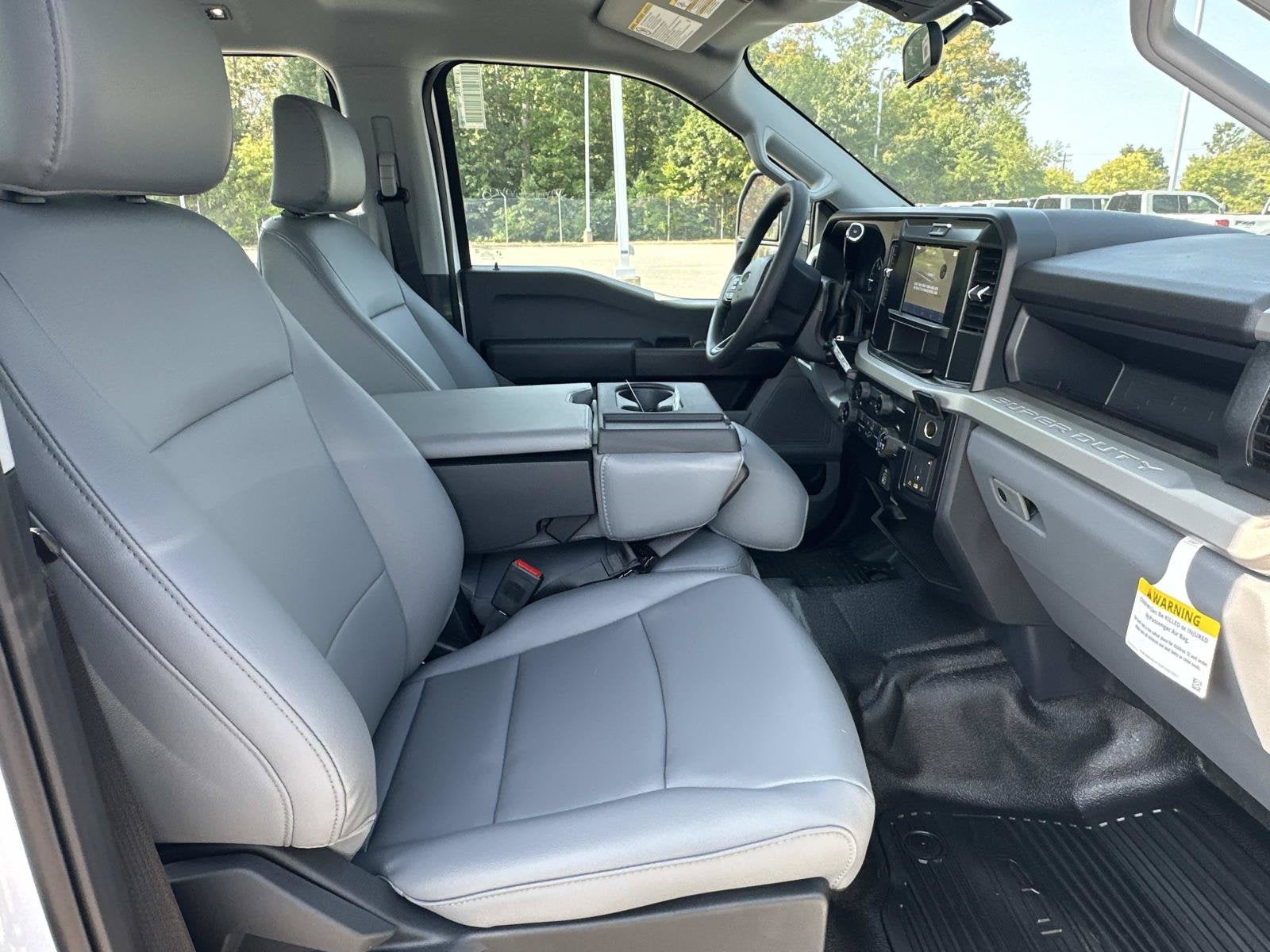 2027 Ford Super Duty F-350 DRW XL