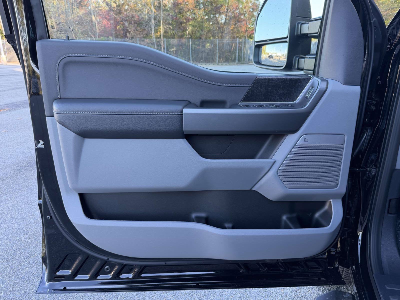2027 Ford Super Duty F-350 DRW XLT