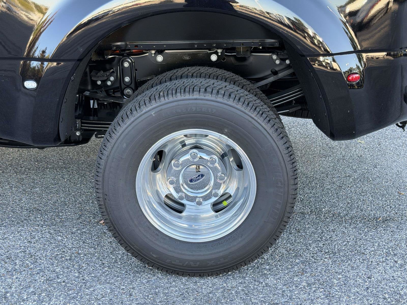 2027 Ford Super Duty F-350 DRW XLT