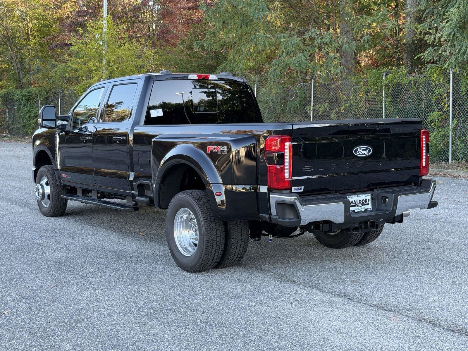 2027 Ford Super Duty F-350 DRW XLT