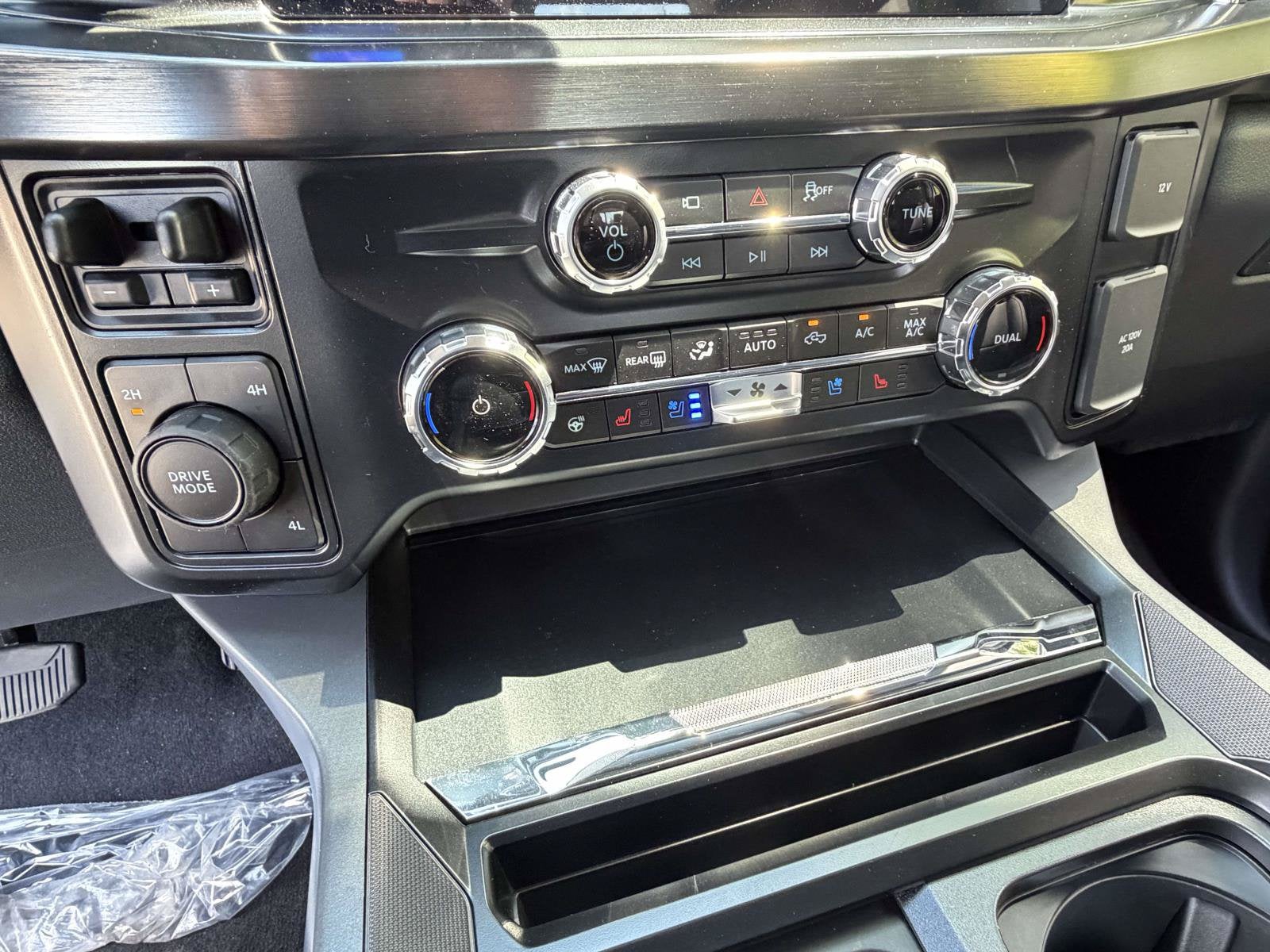 2026 Ford Super Duty F-350 DRW LARIAT