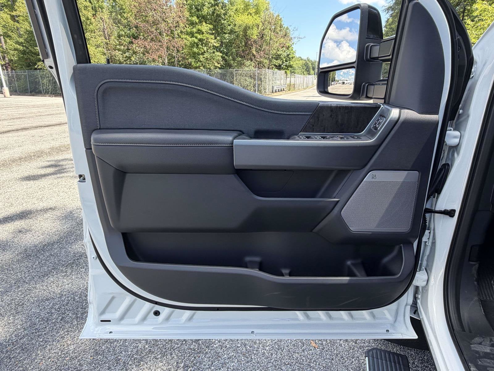 2026 Ford Super Duty F-350 DRW LARIAT