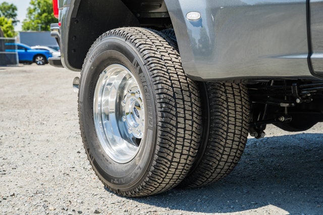 2026 Ford Super Duty F-350 DRW LARIAT
