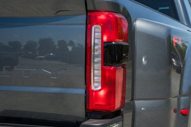 2026 Ford Super Duty F-350 DRW LARIAT