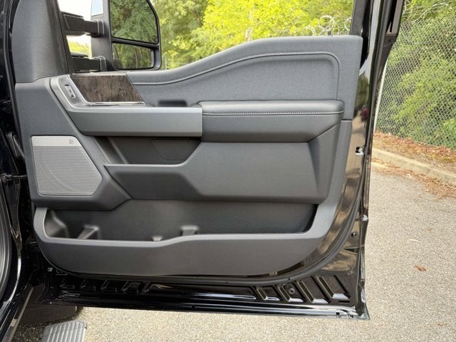2026 Ford Super Duty F-350 DRW LARIAT