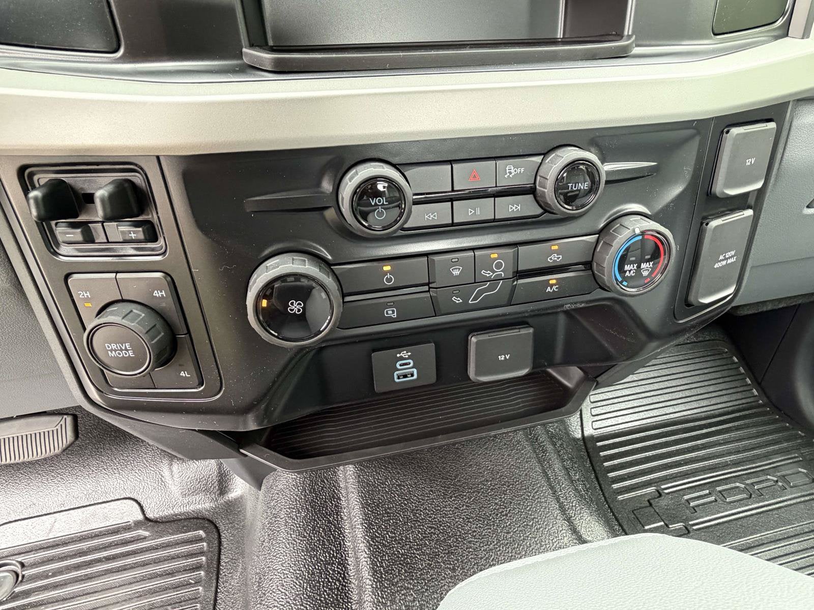 2027 Ford Super Duty F-350 DRW XL