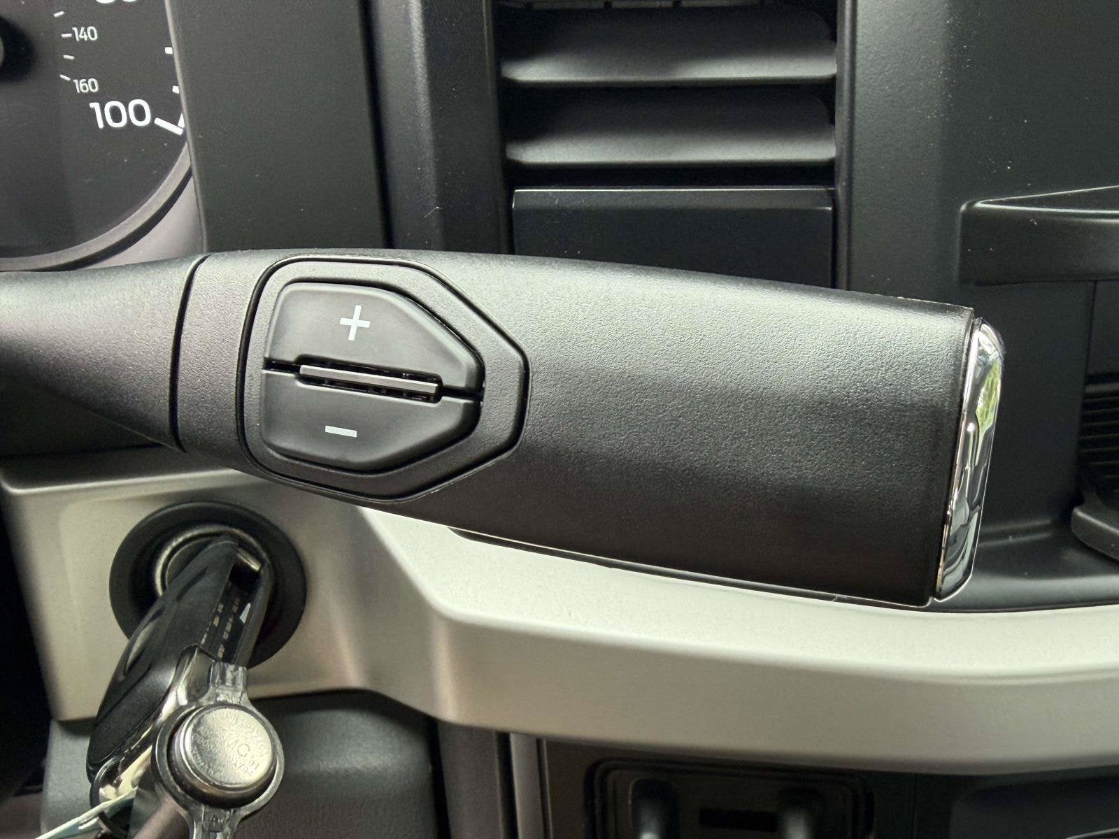 2027 Ford Super Duty F-350 DRW XL