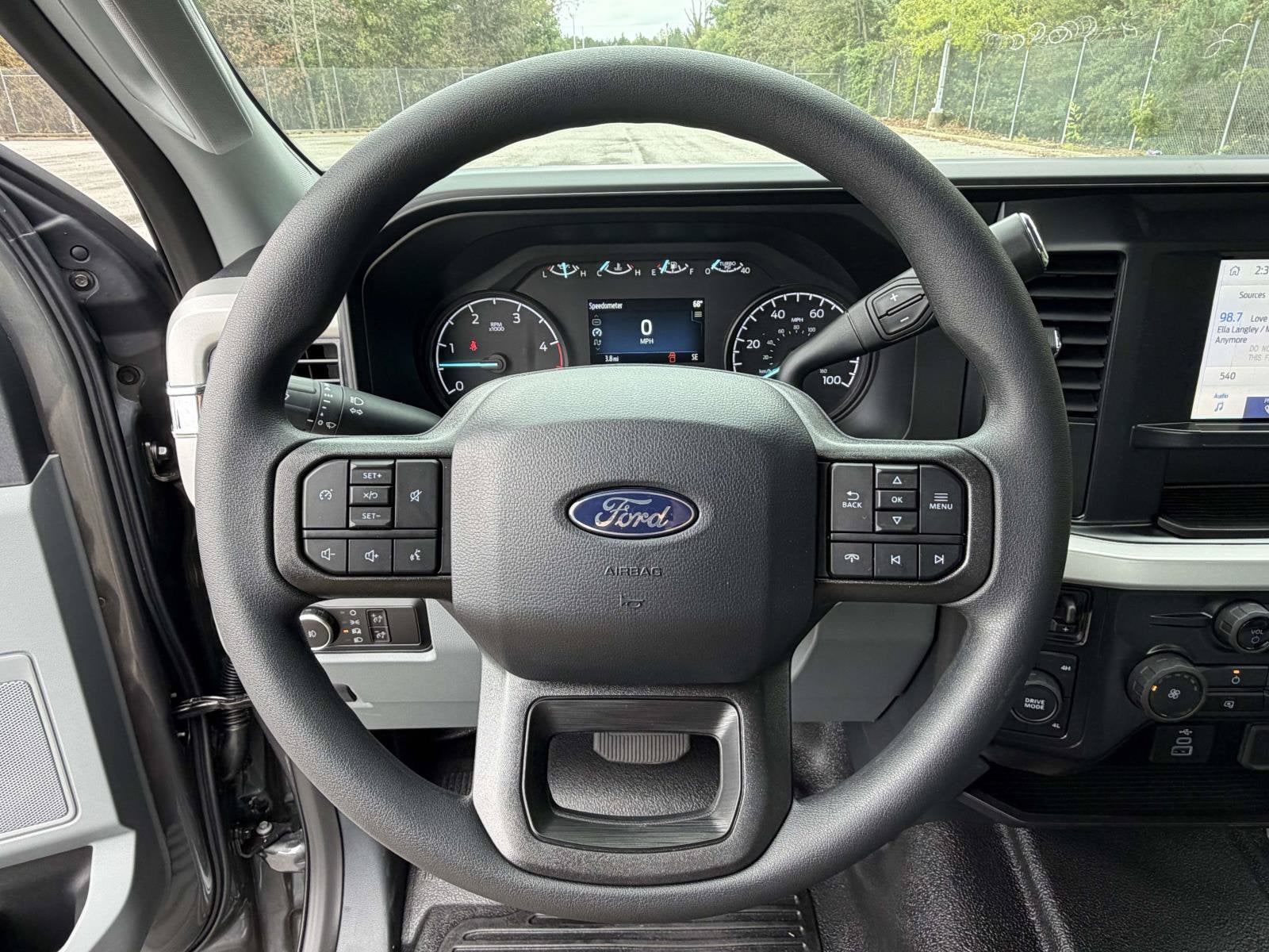 2027 Ford Super Duty F-350 DRW XL