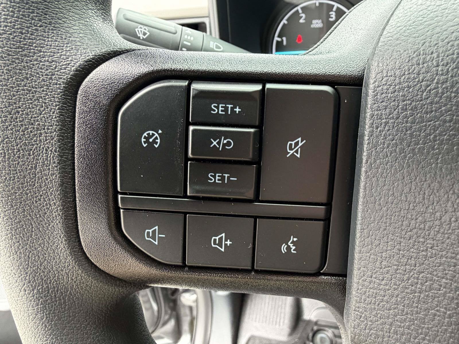 2027 Ford Super Duty F-350 DRW XL