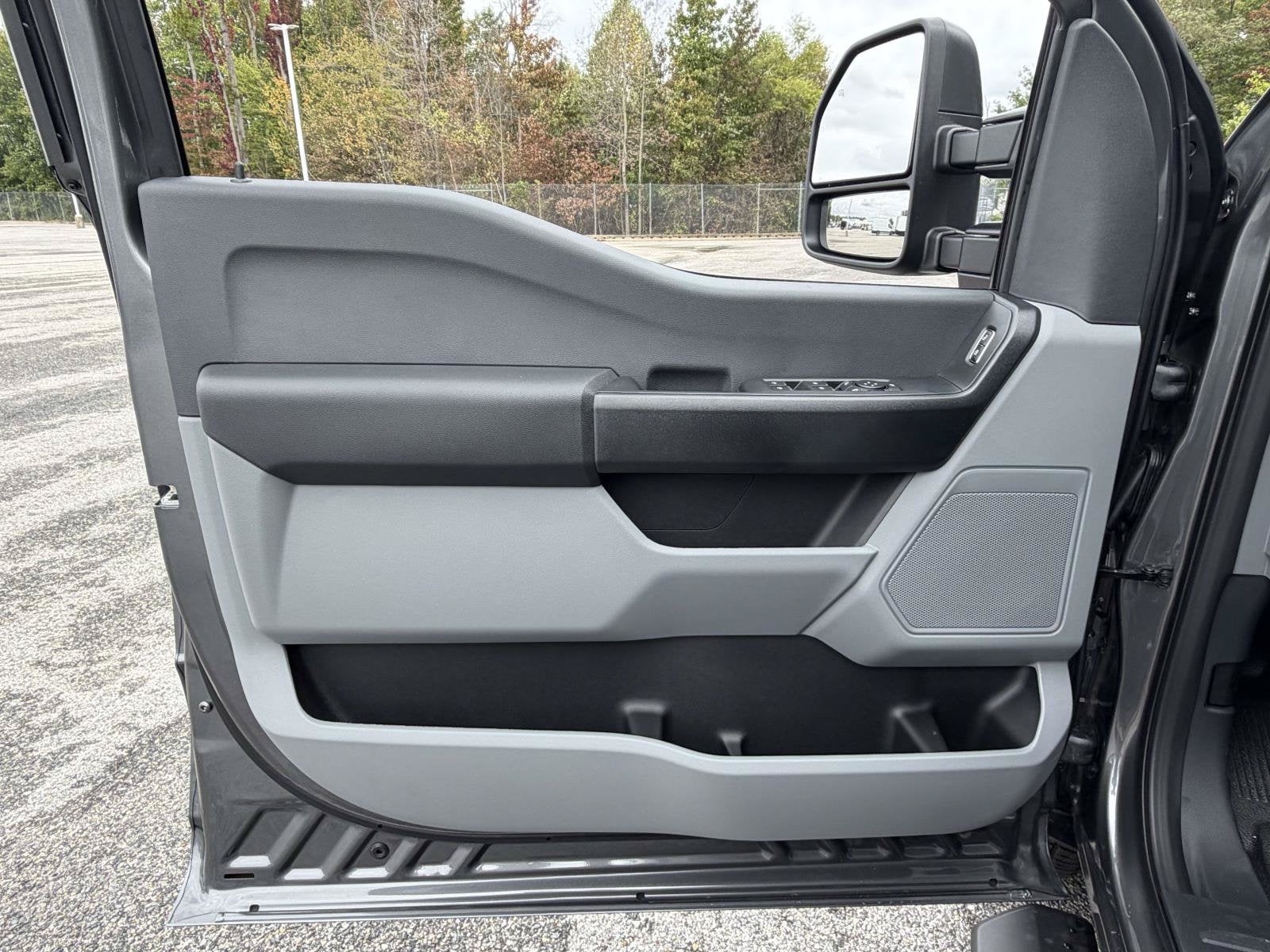 2027 Ford Super Duty F-350 DRW XL
