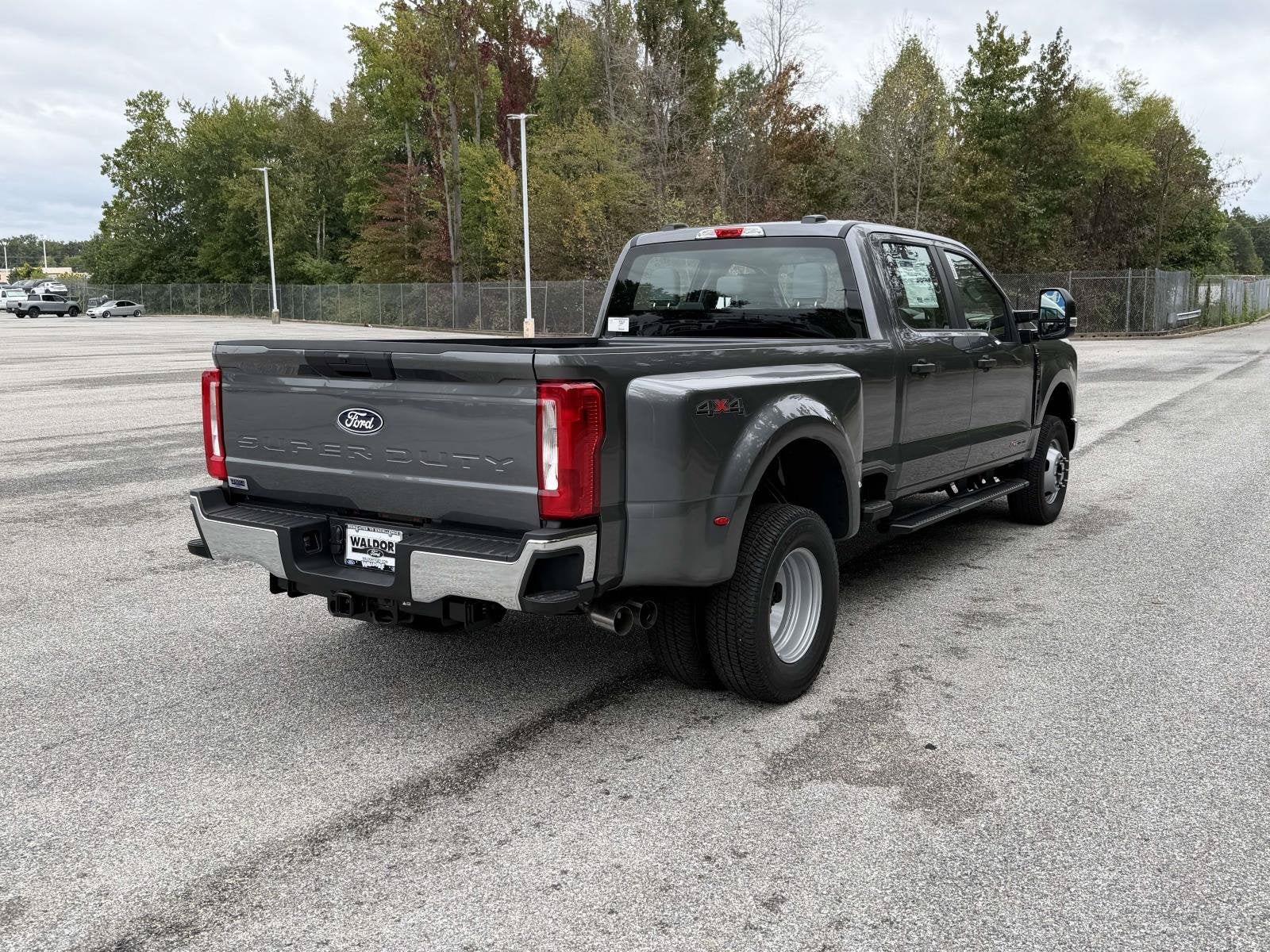 2027 Ford Super Duty F-350 DRW XL