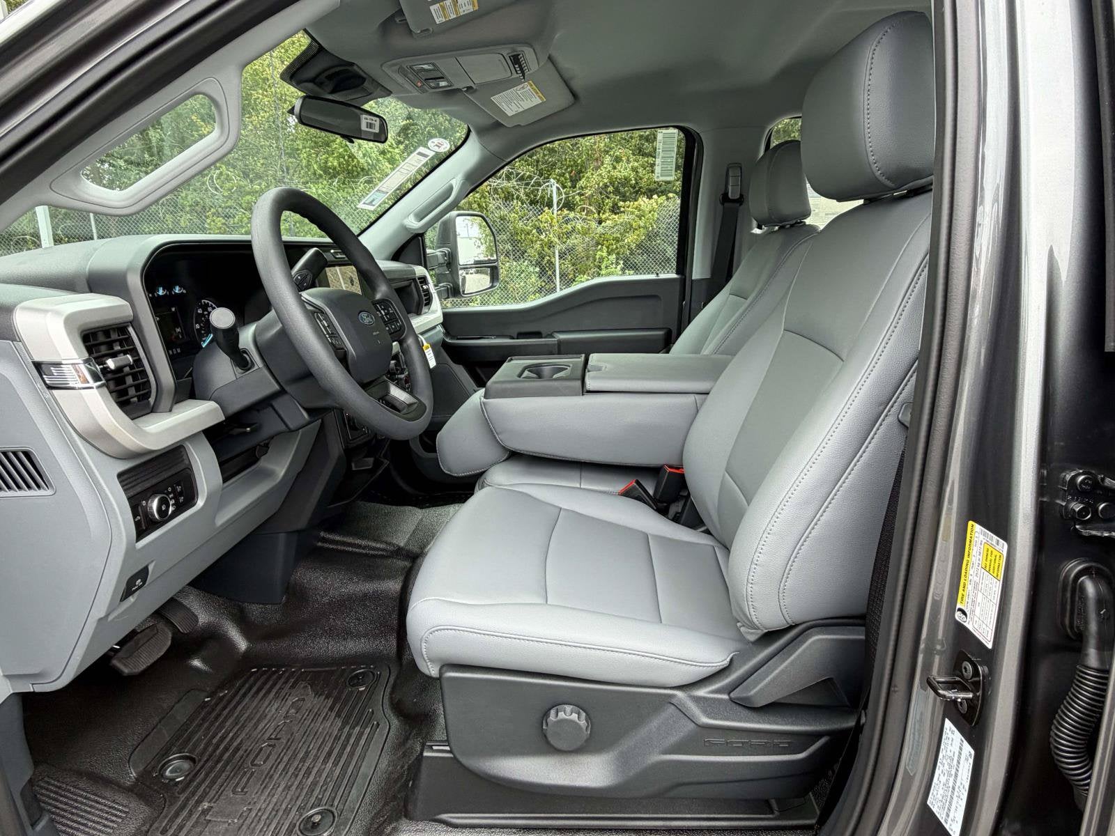 2027 Ford Super Duty F-350 DRW XL