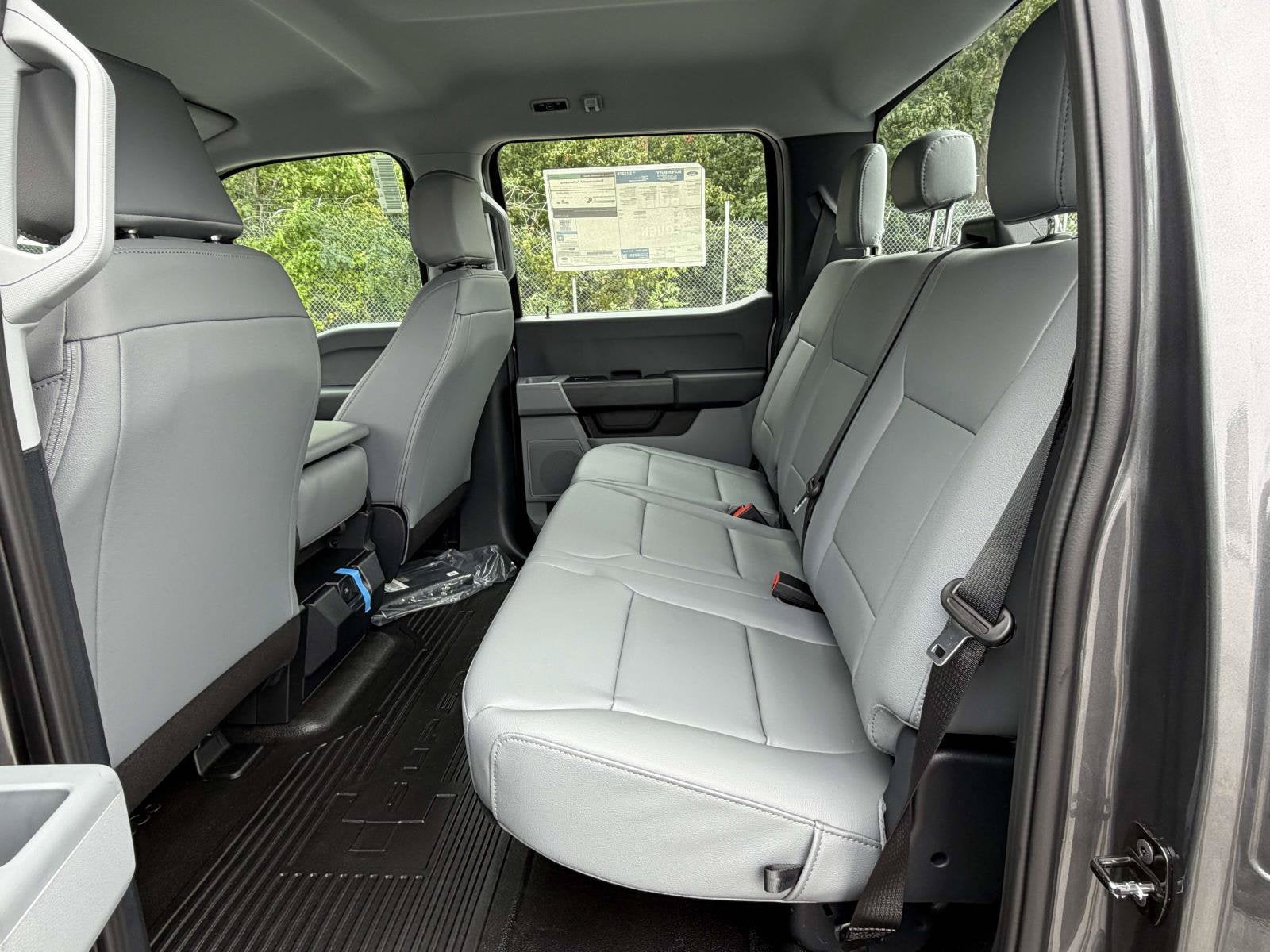 2027 Ford Super Duty F-350 DRW XL