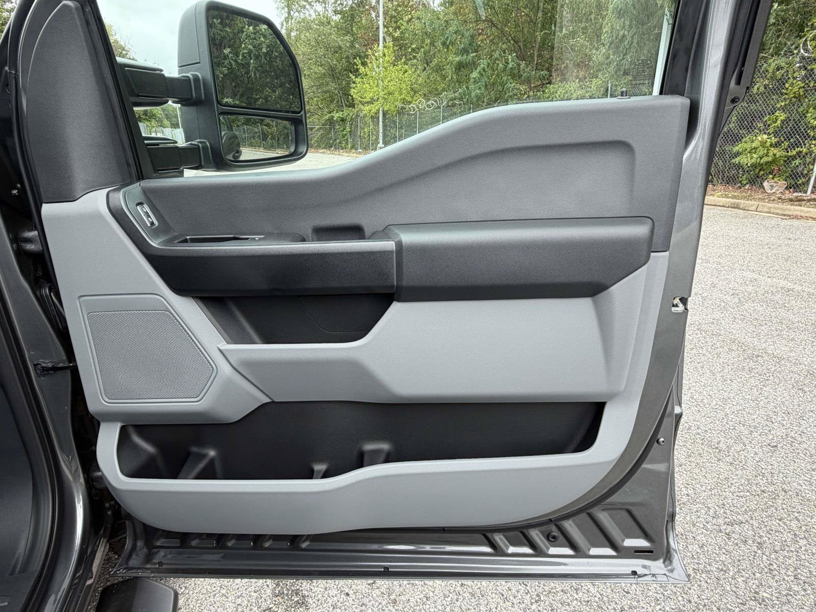 2027 Ford Super Duty F-350 DRW XL