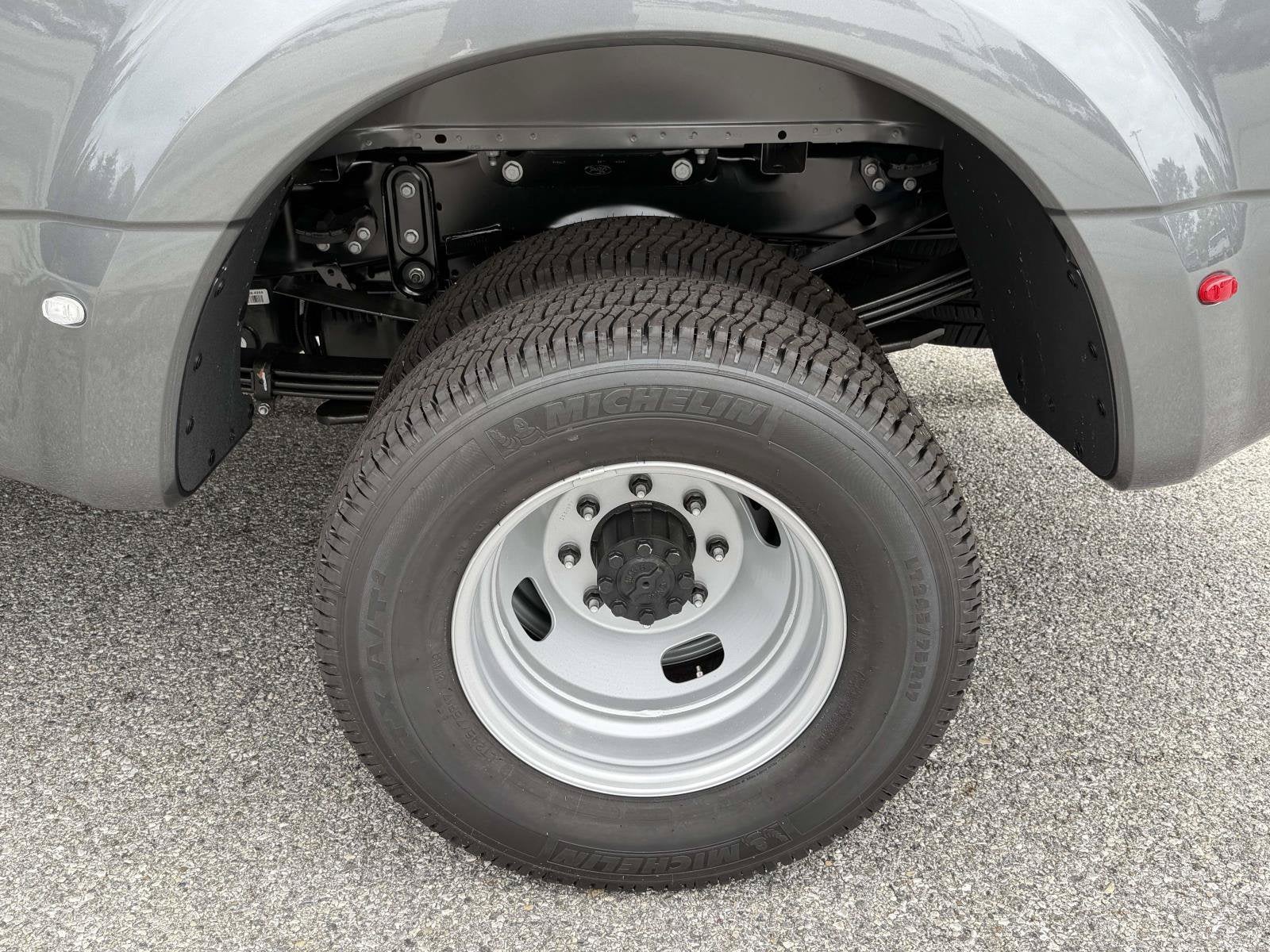 2027 Ford Super Duty F-350 DRW XL