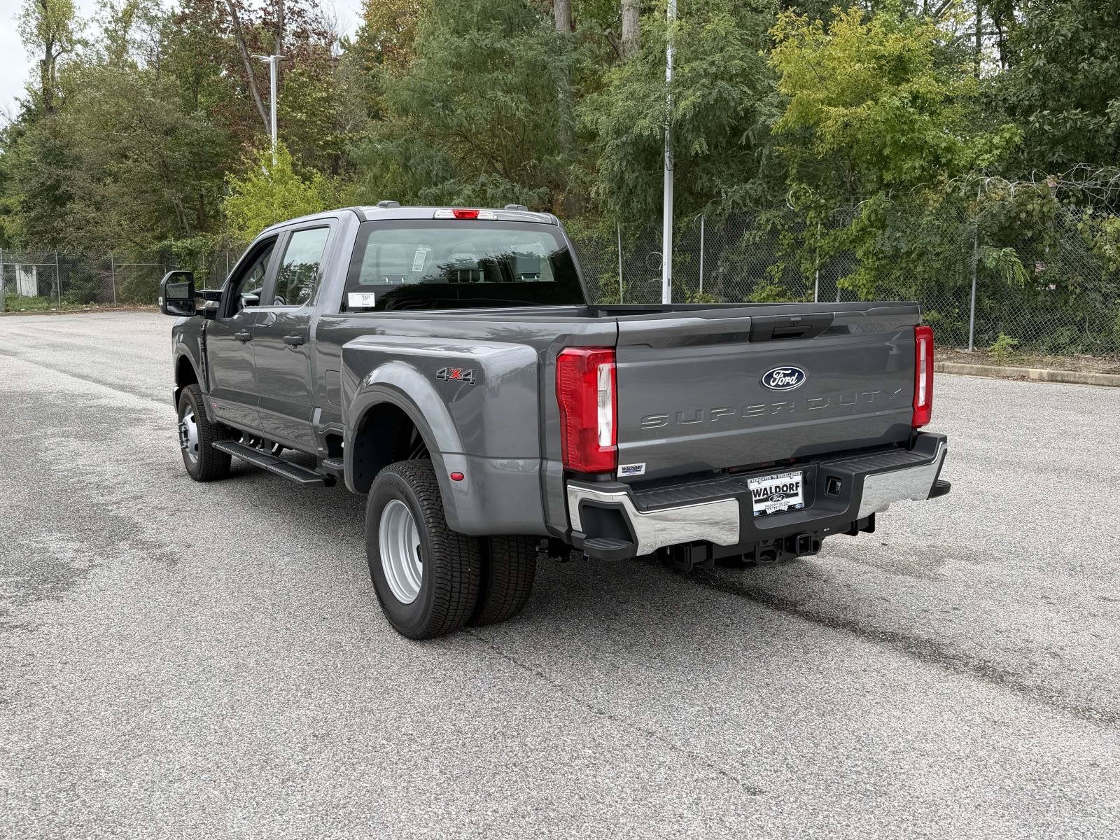 2027 Ford Super Duty F-350 DRW XL