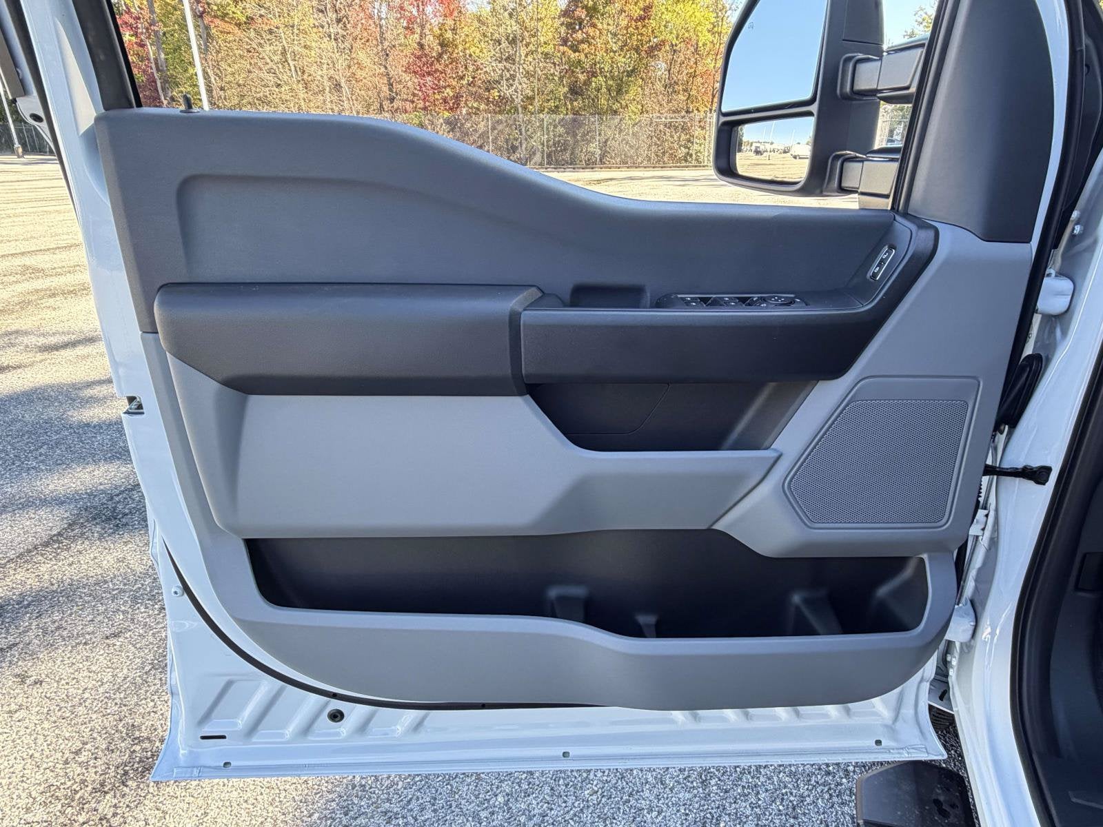2027 Ford Super Duty F-350 DRW XL