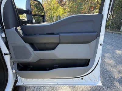 2027 Ford Super Duty F-350 DRW XL