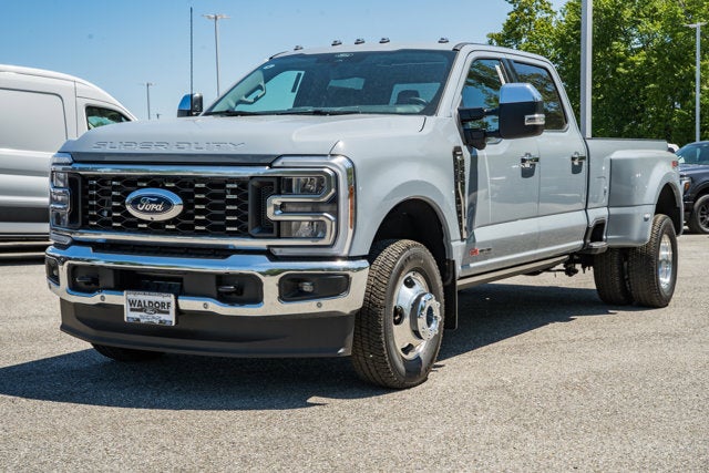 2026 Ford Super Duty F-350 DRW LARIAT