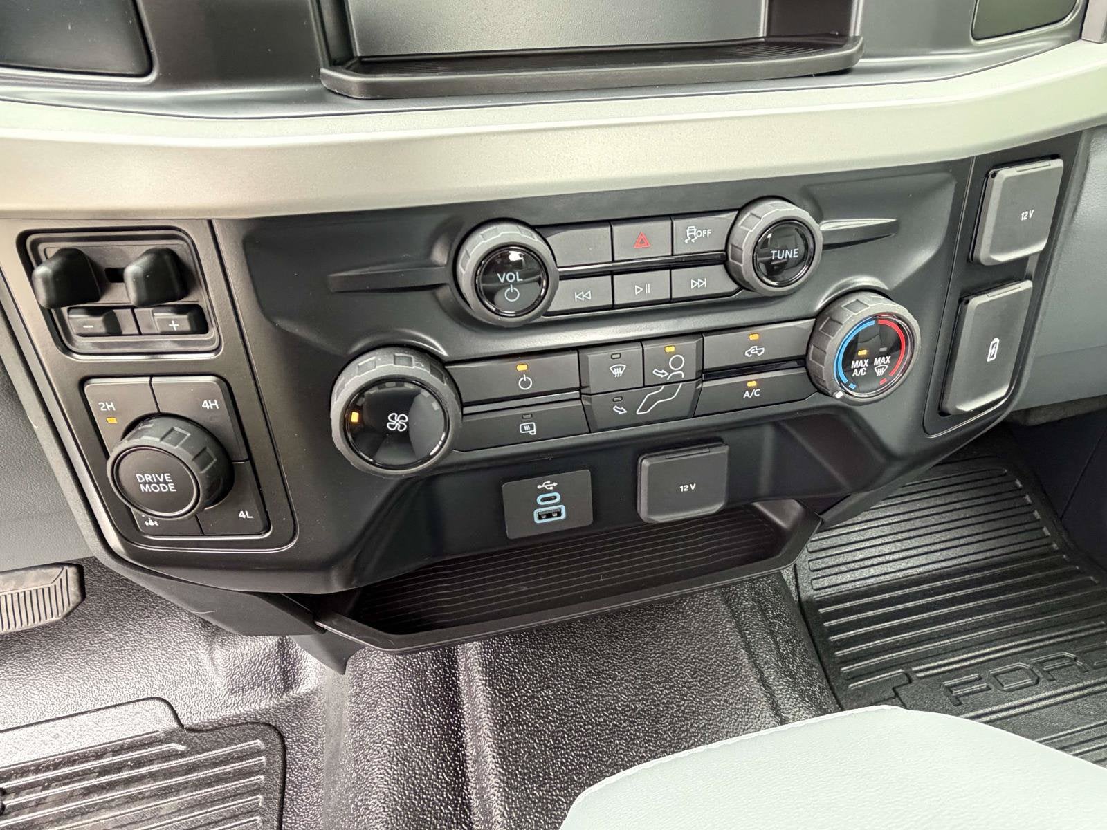 2027 Ford Super Duty F-350 SRW XL