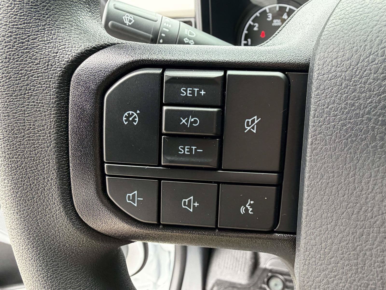 2027 Ford Super Duty F-350 SRW XL
