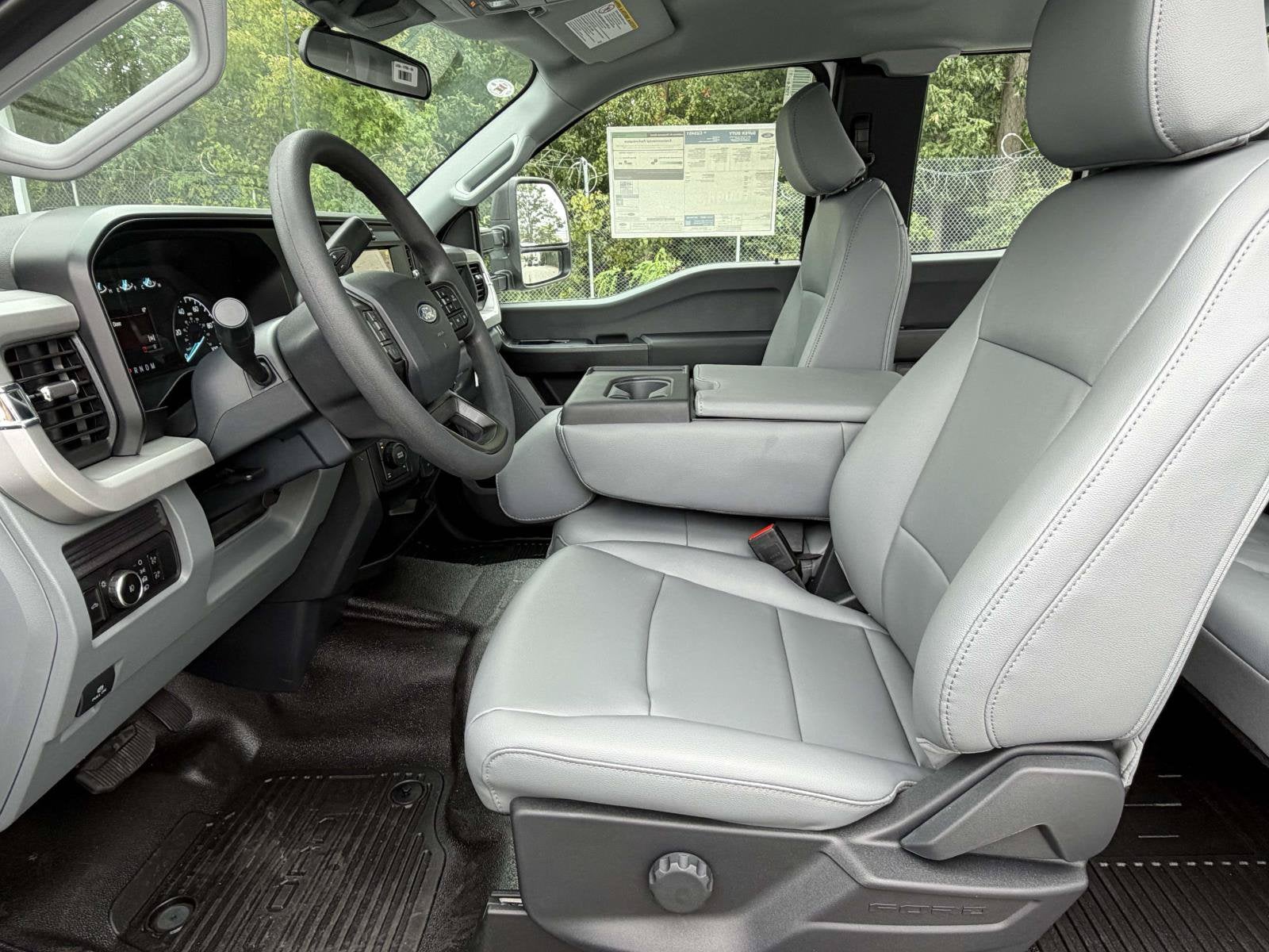 2027 Ford Super Duty F-350 SRW XL