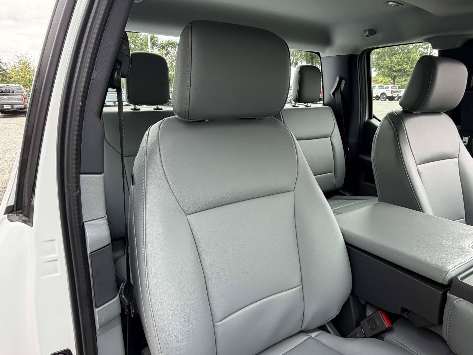 2027 Ford Super Duty F-350 SRW XL