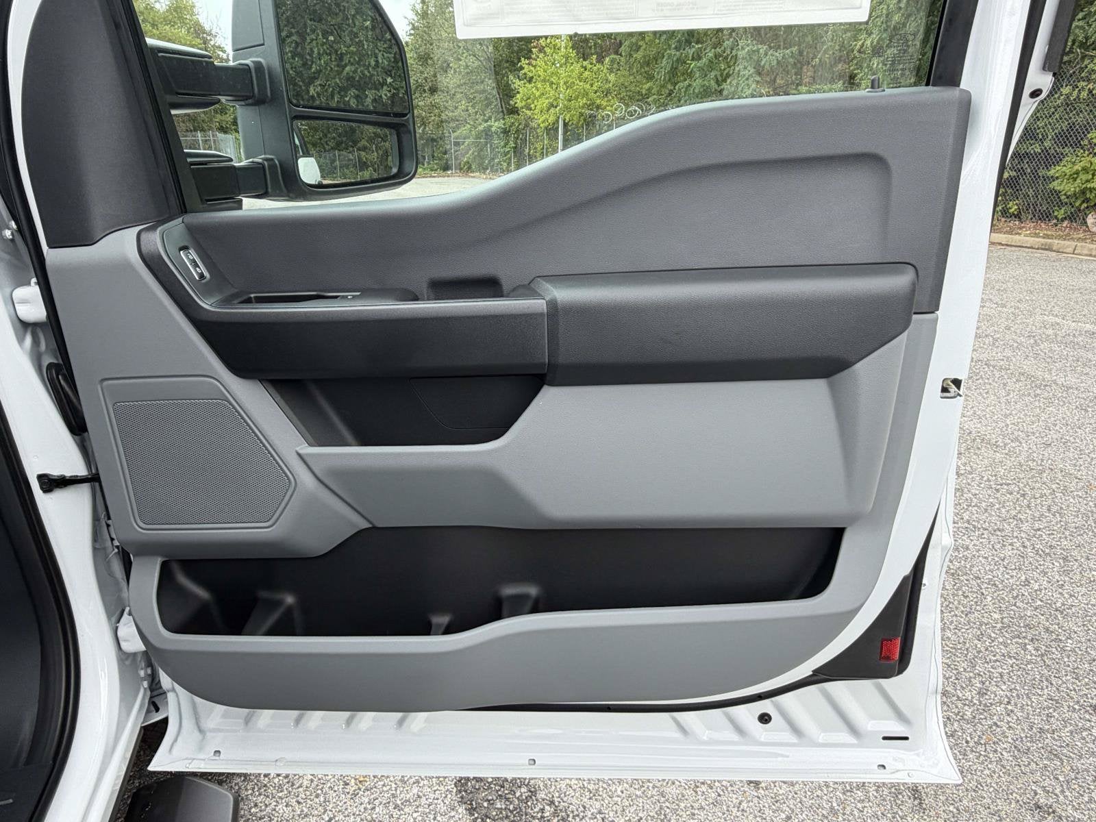 2027 Ford Super Duty F-350 SRW XL