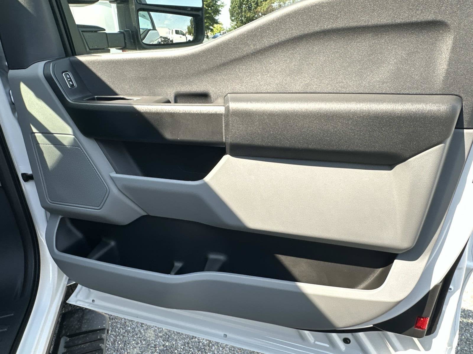 2027 Ford Super Duty F-350 SRW XL