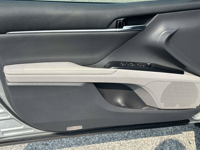 2020 Toyota Camry Hybrid XLE