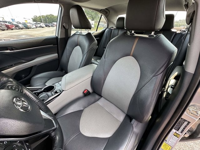 2020 Toyota Camry Hybrid XLE