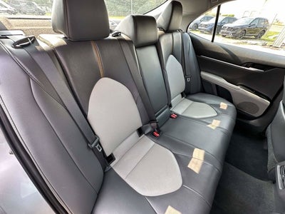 2020 Toyota Camry Hybrid XLE