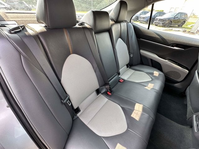 2020 Toyota Camry Hybrid XLE