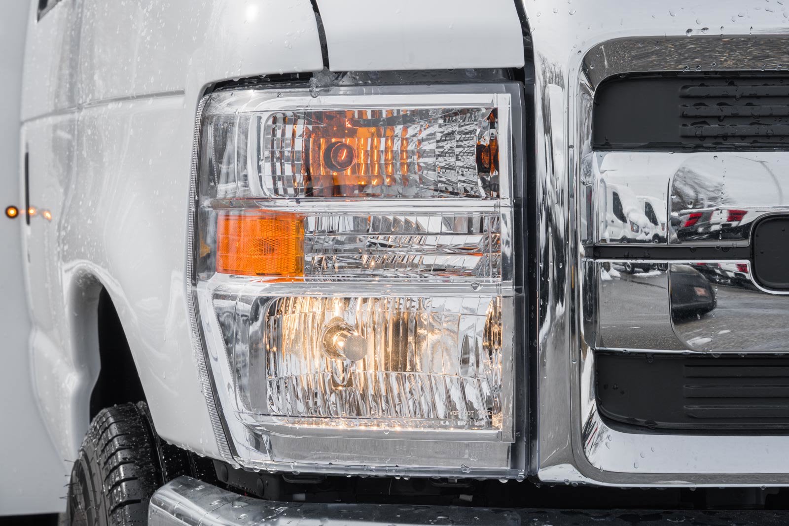 2026 Ford E-Series Cutaway E-350 SRW