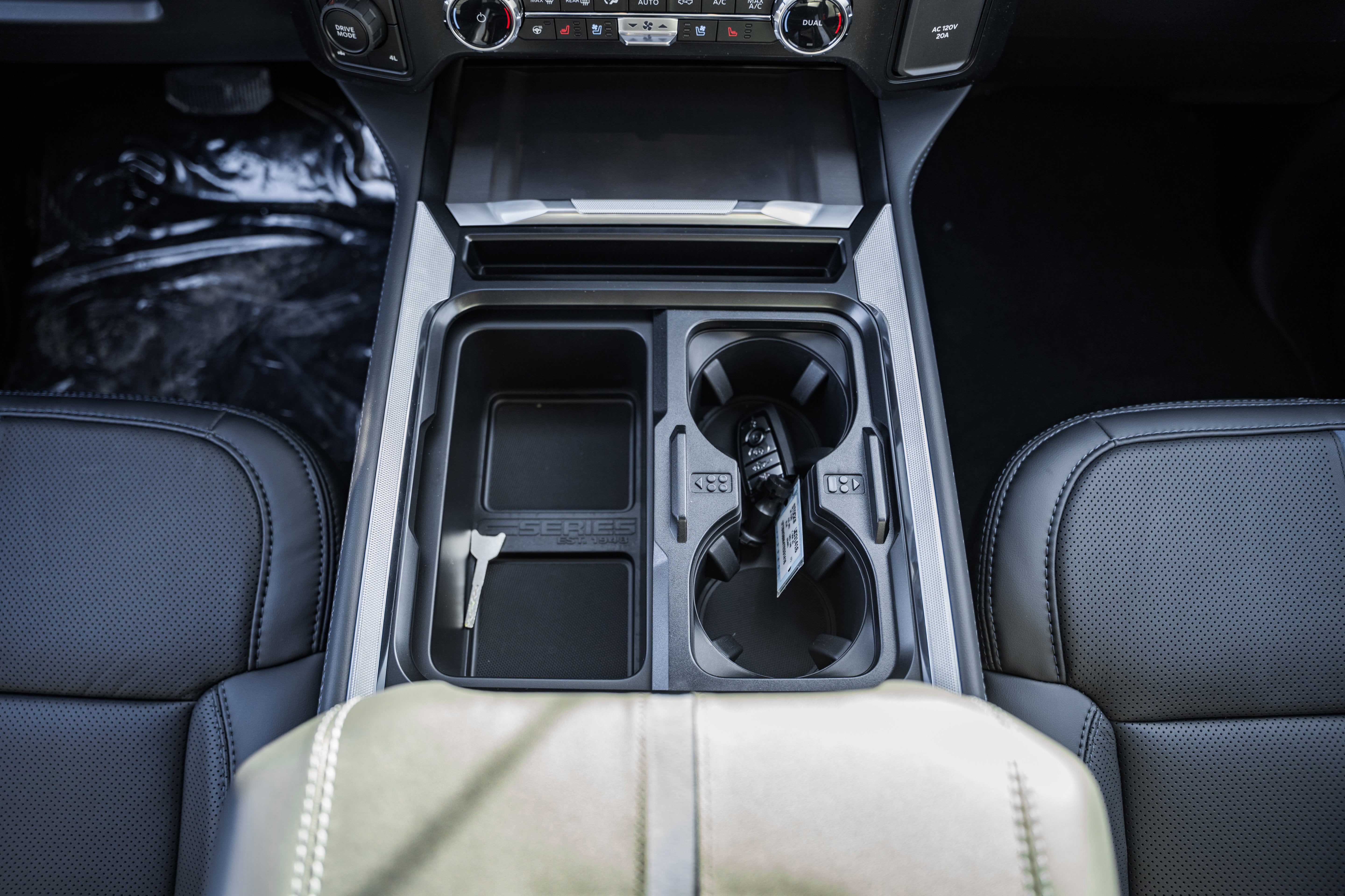 2026 Ford Super Duty F-350 SRW Platinum