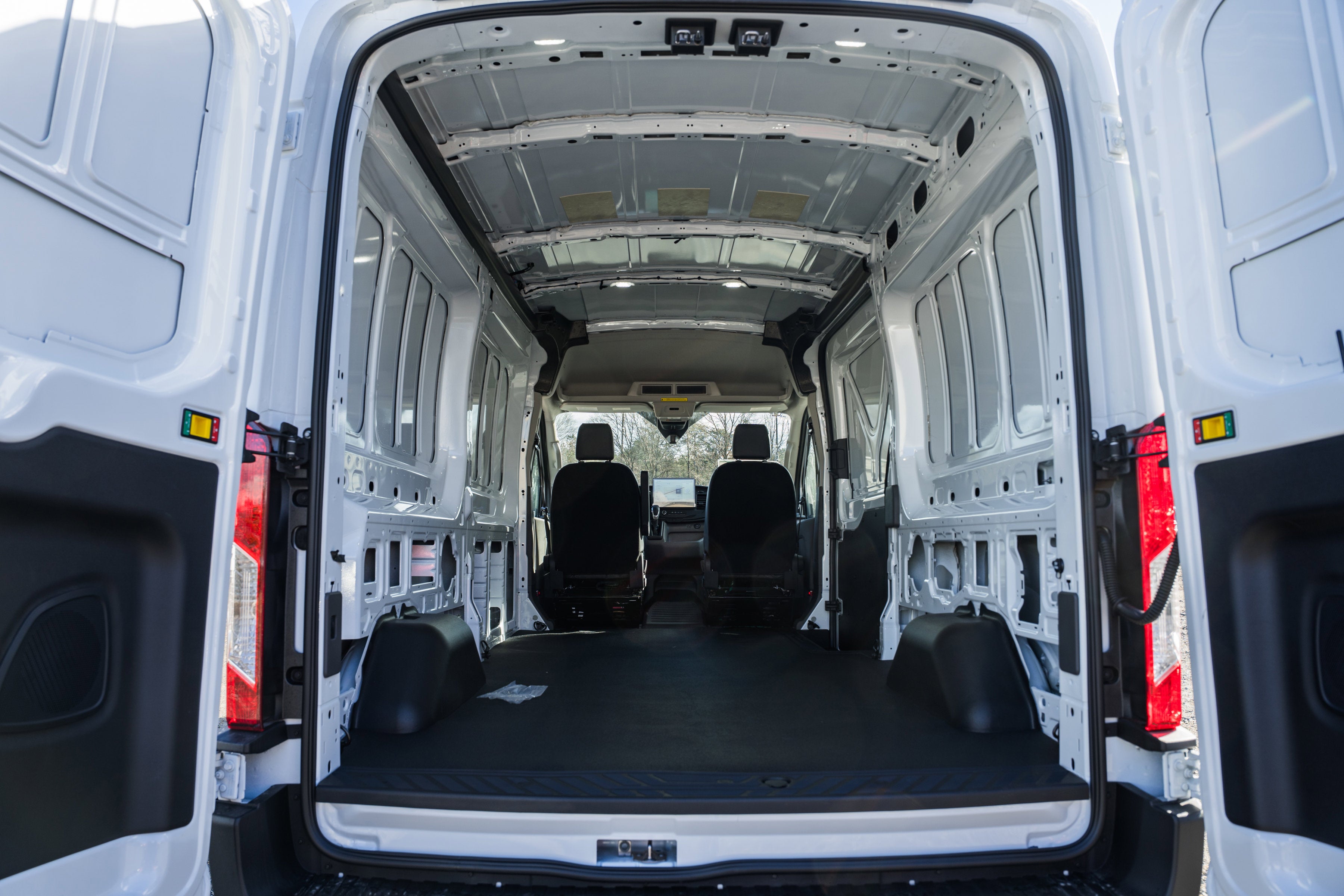 2026 Ford Transit Cargo Van T-250 148" Med Rf 9150 GVWR RWD