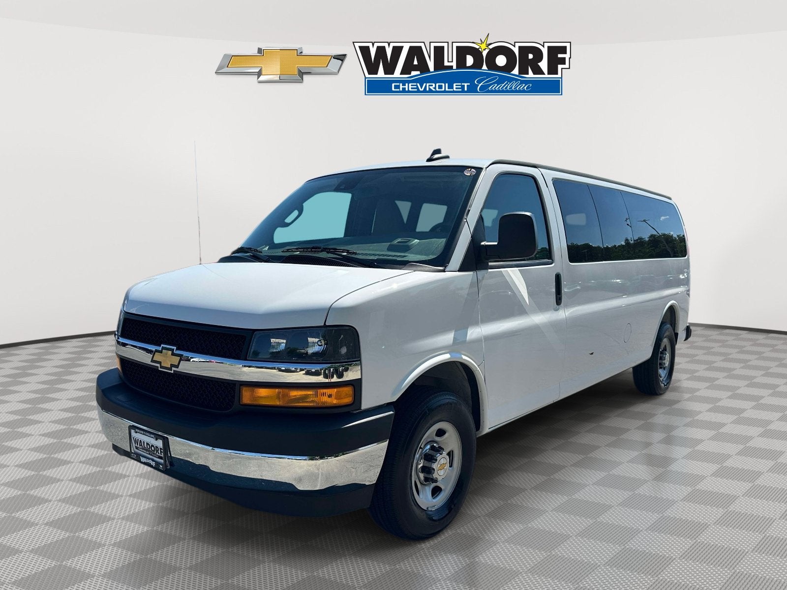 2025 Chevrolet Express Passenger 1LT