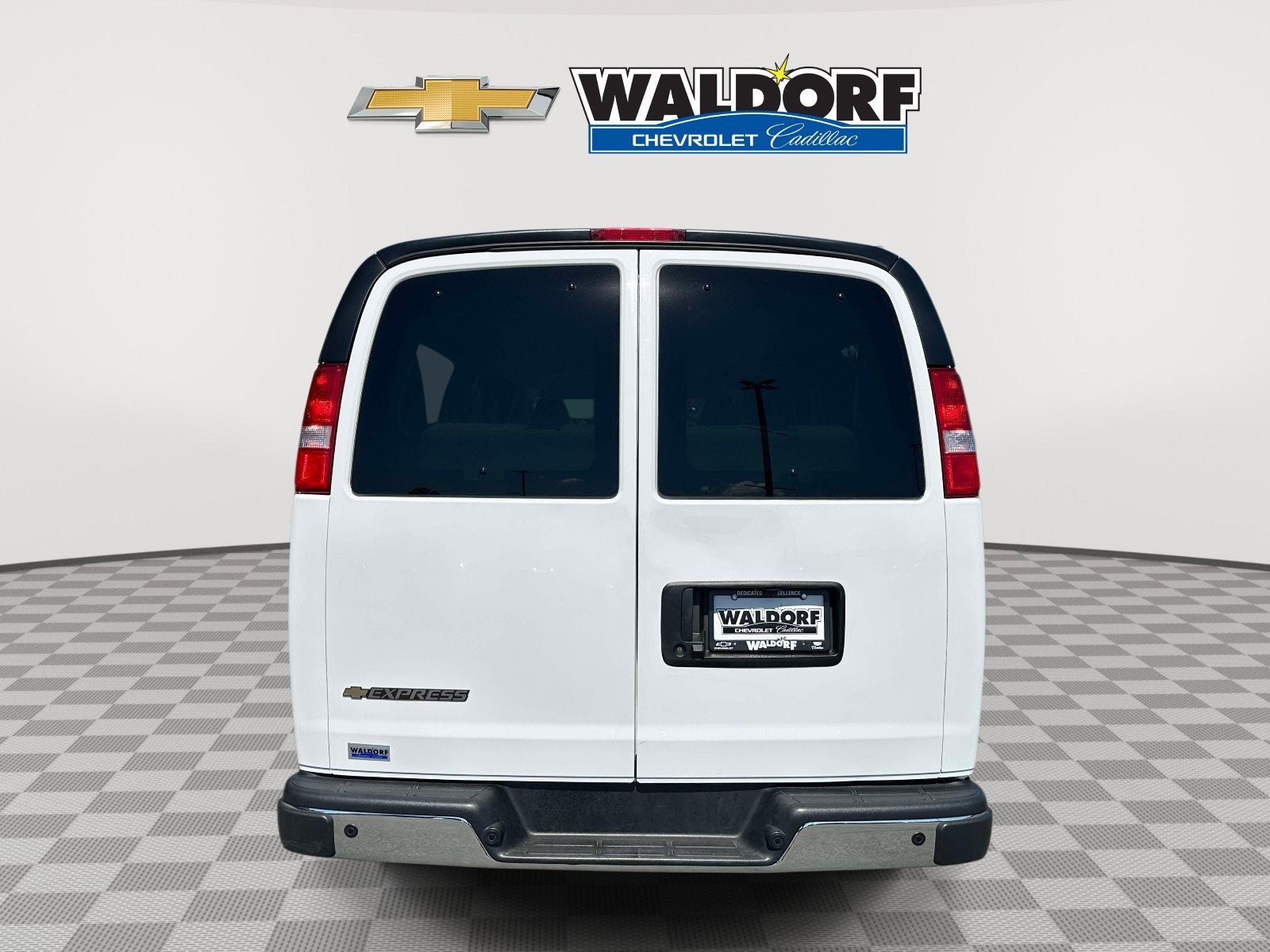 2025 Chevrolet Express Passenger 1LT