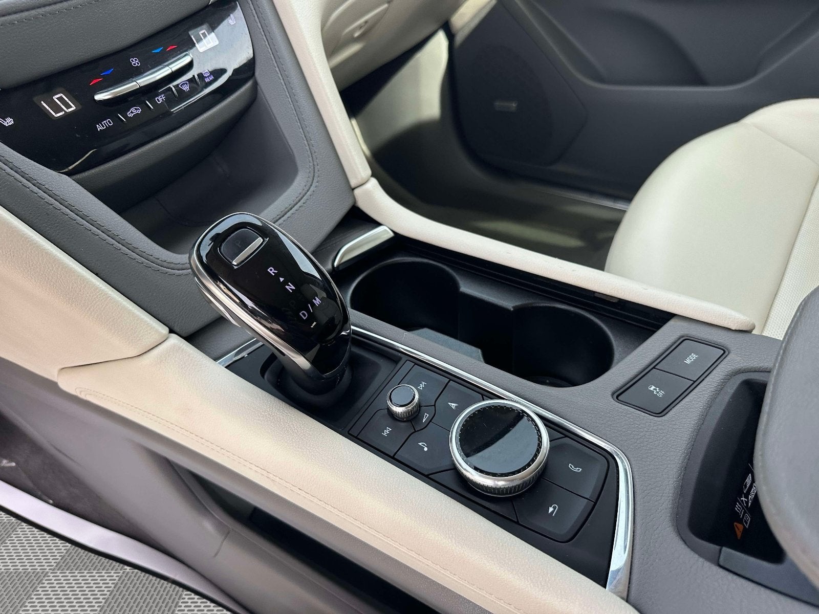 2022 Cadillac XT5 FWD Premium Luxury