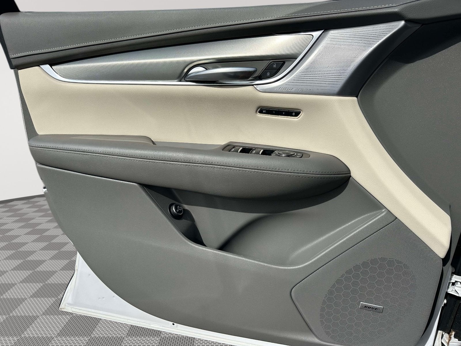 2022 Cadillac XT5 FWD Premium Luxury
