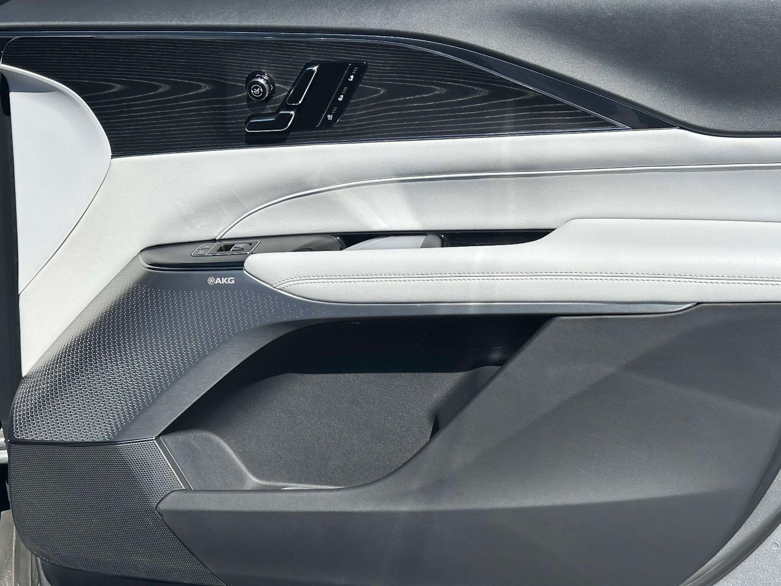 2024 Cadillac LYRIQ Sport 2