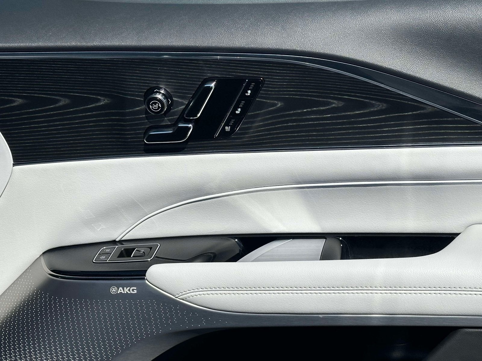 2024 Cadillac LYRIQ Sport 2