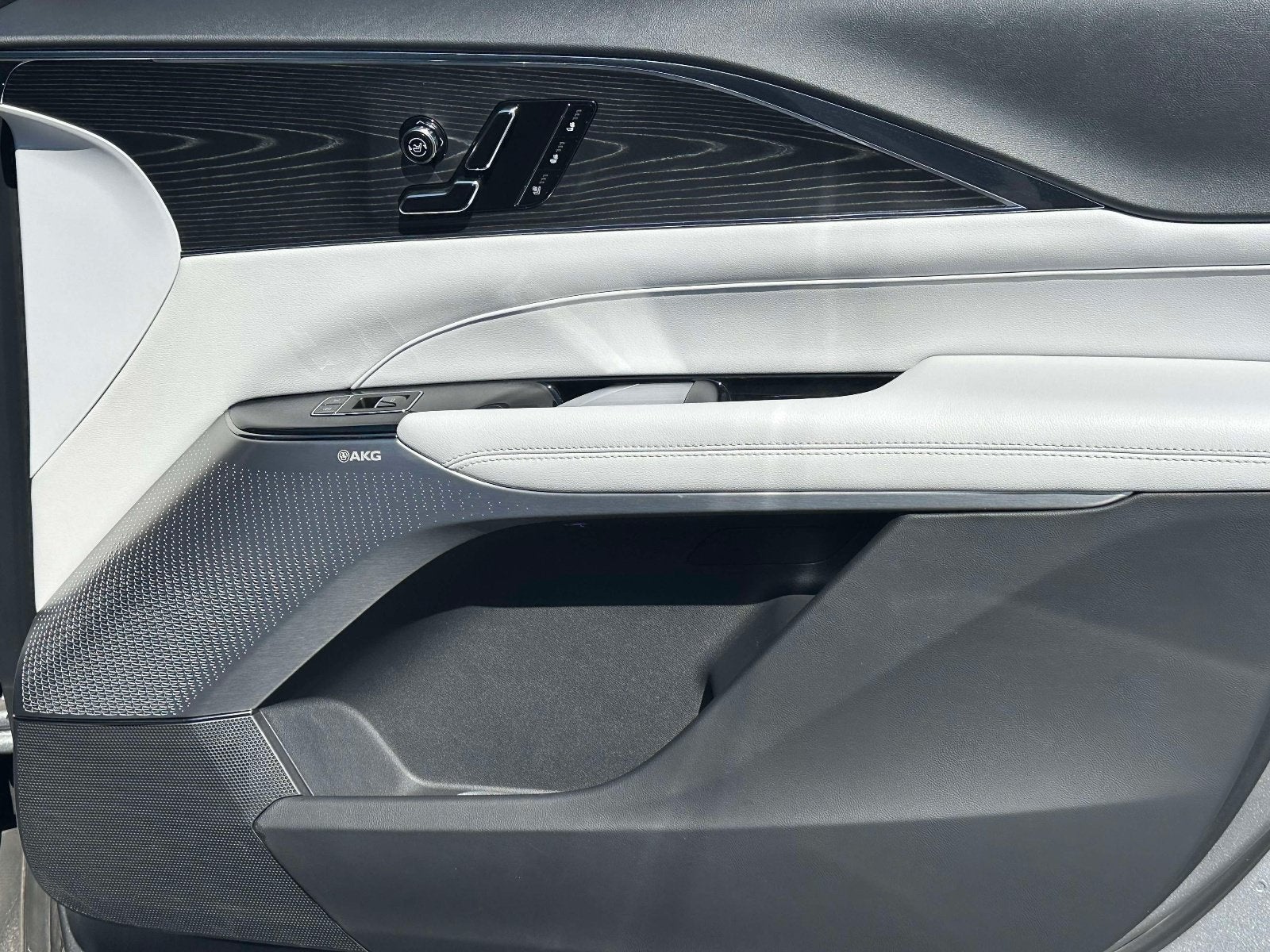 2024 Cadillac LYRIQ Sport 2