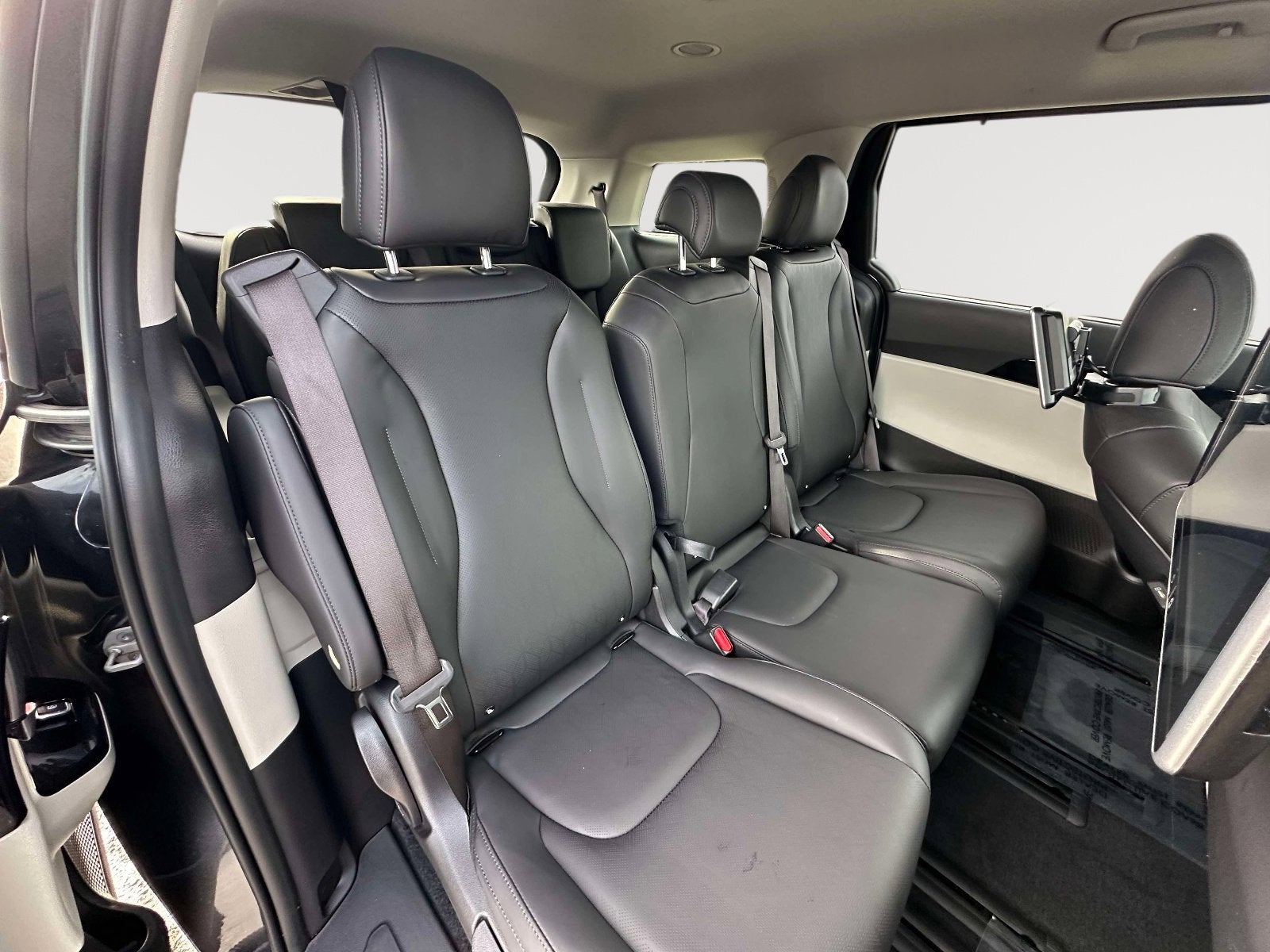 2024 Kia Carnival SX