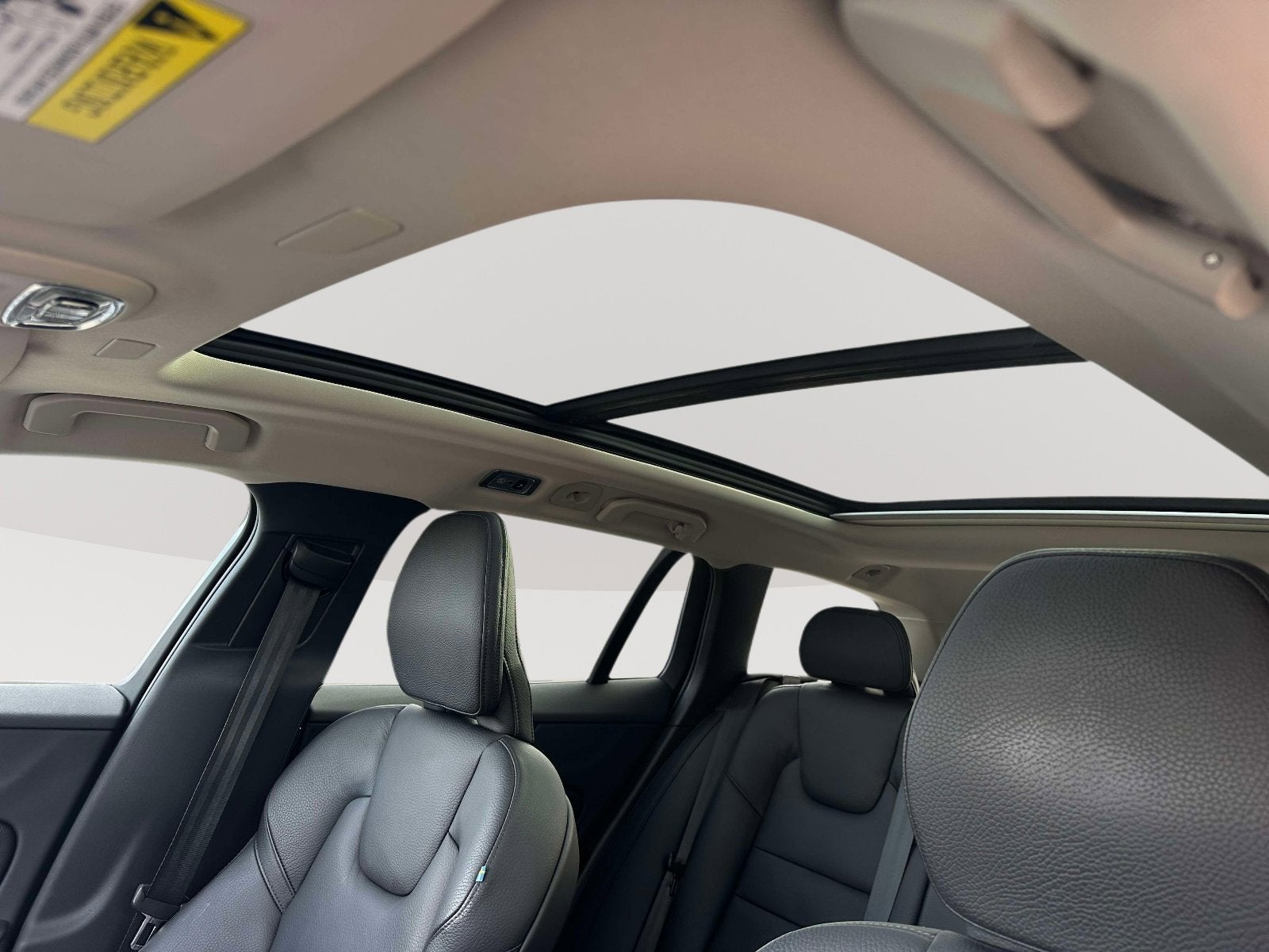 2021 Volvo V60 Cross Country Base