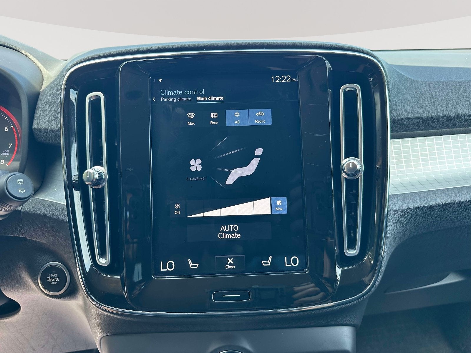 2022 Volvo XC40 Momentum