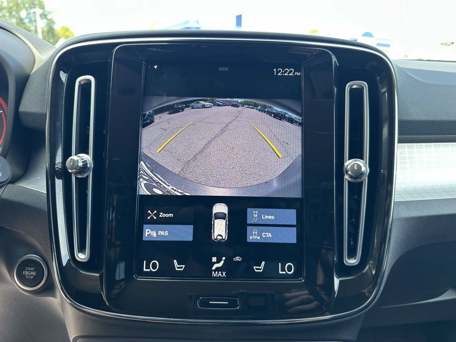 2022 Volvo XC40 Momentum